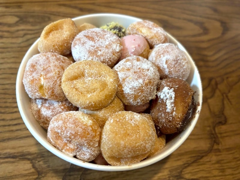 ミスドの『詰め放題』はどれくらいお得？ Mサイズ容器（615円）で検証したら32個入って「1個19円」になった