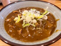 昔から「寿司屋の腕は玉子で分かる」と言うけど、立ち食いそば屋の腕はカレーそばで分かる説 / 人形町『福そば』カレー南蛮