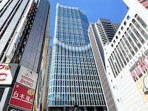 歌舞伎町のど真ん中、女性客に囲まれて「おひとりさま食べ放題」を体験 → 浮きまくる中で得た学びについて