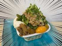 【すき家で】牛丼と言えるギリのラインまで好きなものだけトッピングした『超自己流丼』が喜びに満ちている