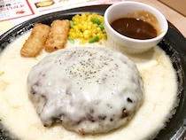 【マジかよ】久しぶりにガストで「チーズ IN ハンバーグ」を頼んだら大変なことになっていた！ チーズかかりすぎでヤベェェェェエエ!!