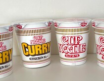 カップヌードル醤油味とカレー味を混ぜ合わせて激ウマに！ Gemini考案のアレンジ4種を全部試してみた / 最強カップ麺の組み合わせをAIに聞くVol.1