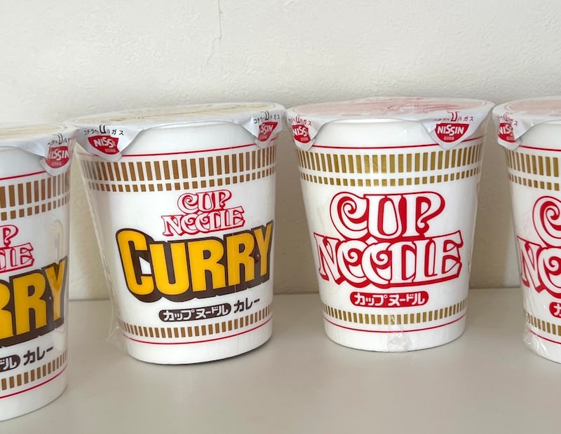 カップヌードル醤油味とカレー味を混ぜ合わせて激ウマに！ Gemini考案のアレンジ4種を全部試してみた / 最強カップ麺の組み合わせをAIに聞くVol.1