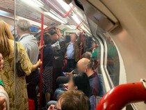【衝撃】東京の満員電車に慣れた私がロンドンの地下鉄に乗ってみた結果 → もう2度と乗りたくない……