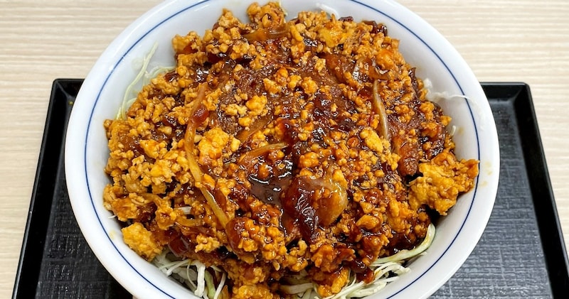 もはやカツが見えない…！ かつやの新作「肉あんかけロースカツ丼」は肉を肉で覆う肉まみれカツ丼だった