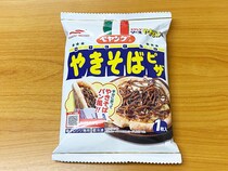 炭水化物のオバケ！ ペヤングとピザが合体した「ペヤングやきそばピザ」はほぼ◯◯だった