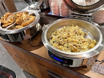 【食べ放題1280円】ガチ中華の聖地にランチバイキングが新オープン！ 池袋「小河帮川菜」が20種類以上のビュッフェで名店の予感