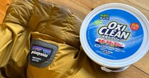 【ほこたて】ダウンジャケットをオキシクリーンで洗ってみた / クリーニングでも落とせない頑固な黒ずみ vs オキシ漬け