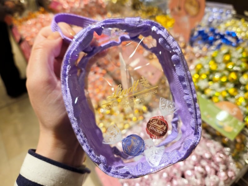 リンツ「PICK＆MIX詰め放題」でスタッフさんのアドバイス通り詰めたら177個GET！ 店舗2位の記録を叩き出してしまった