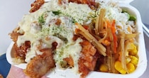 見かけたらラッキーな唐揚げ丼キッチンカー「ランチUP」が激ウマ！ 12年やってるのにネット上に情報がほぼない理由