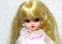 【黒歴史なのか】リカちゃん人形には “消息不明の姉” がいる！ 公式サイトにも載っていない姉 ・リエちゃん / 真実は『リカちゃんキャッスル』に？