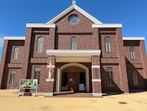 『ゴールデンカムイ』に登場する第七師団の本拠地！ 旭川「北鎮記念館」の展示が圧巻