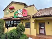 シンプルに無限ピザが楽しめるファミレス「モダンパスタ」が最高 / ストップするまで焼きたてピザが運ばれてくる神システム