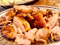 香川県にはうどん以外にも美味しい名物があった！ 丸亀発祥の「骨付鳥」がガチで絶品「骨付鳥 一鶴」