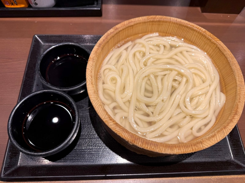 丸亀製麺の公式裏ワザ『釜揚げうどん・つゆ2』が強すぎた！ 味変で満足度爆上がり＆つゆが薄まる問題も解決