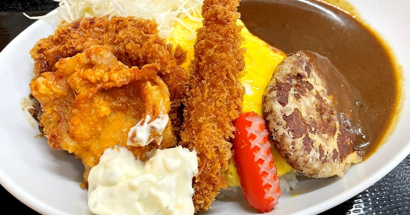 かつやの新商品「揚げオムカレー」を頼んだら主役級しかいなかった! 伝説の『大人様ランチ』にから揚げとハンバーグまで追加