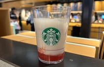スタバの新作『THE 苺 ミルク』が超シンプルだけどそこが良い！ こういうの待ってた!!
