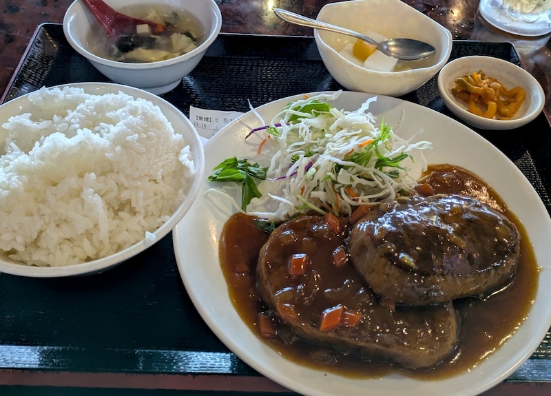 コレでいい…いやコレがいいんだ！ 上野御徒町で出会った600円の格安ハンバーグランチ、その潔さに納得せざるを得なかった / 135酒場