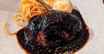 【ランチ営業のみ】1時間で完売する『君のハンバーグを食べたい』のハンバーグが激ウマだ！ 東京・西新宿
