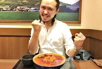【え？】絶望的なまでに汗っかきの上司に丸亀製麺『うま辛辛辛辛辛担々うどん』を食べさせたらマジで予想外の結果になった