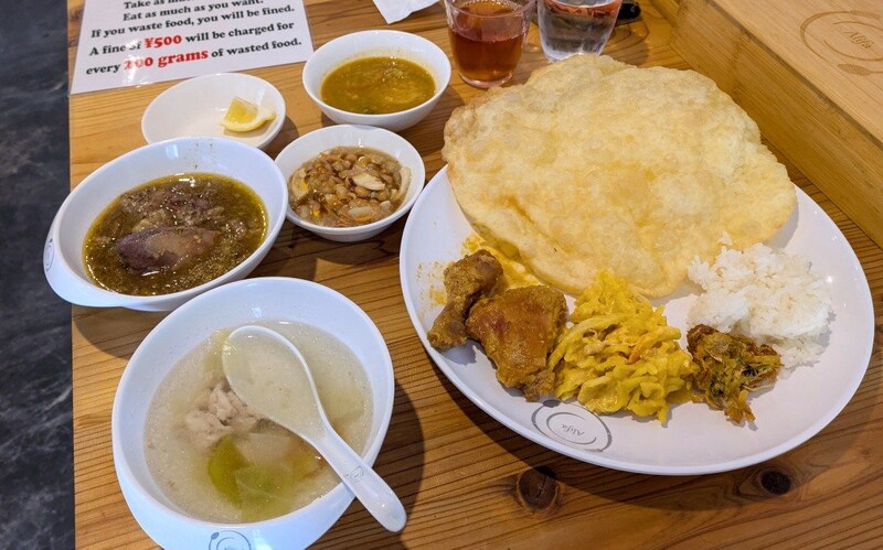 【埼玉・越谷】バングラデシュ料理、平日1100円食べ放題で本場の味をトコトン堪能！ ところで壁に貼ってある「ドキドキ 男のロマン」ってナニ!?