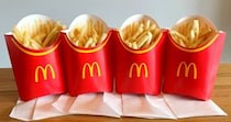 【裏ワザ】マックの「ポテトLサイズ」は容器に対して少なすぎる → 4個まとめて買うと幸せになれるぞ！ 今だけ税込1000円!!