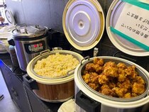 【1000円以下食べ放題】900円のランチ定食注文で炒飯食べ放題！ 唐揚げや水餃子もついてくるガチ中華『四川厨房 随苑 内神田店』