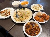 【1000円食べ放題】唐揚げ、麻婆豆腐がおかわり自由！ ガチ中華『香港餃子酒場』ランチの副菜ビュッフェがおまけを超えてる