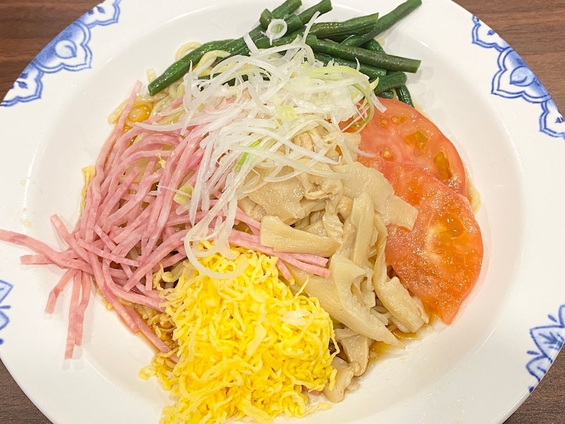 すでに始まってるバーミヤンの冷やし中華（934円）、追加メニューの「マヨネーズ」で化けた
