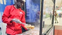 ケニアのホットドッグ、結果的に “玉ねぎ料理” だった【カンバ通信：第471回】