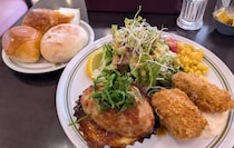 池袋の老舗『タカセ』で唯一「パン食べ放題」やってる巣鴨店 / 平日限定1200円のランチが安すぎると思う具体的な理由