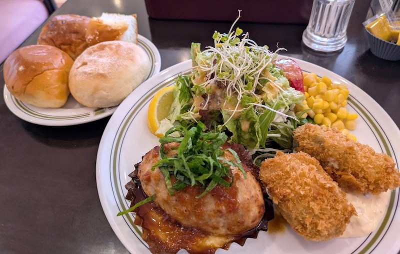 池袋の老舗『タカセ』で唯一「パン食べ放題」やってる巣鴨店 / 平日限定1200円のランチが安すぎると思う具体的な理由
