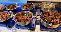 【食べ放題1200円】非常階段の裏口のようなドアの先に広がるガチ中華ビュッフェ！ コスパもハードルも高い新大久保「龍勝」