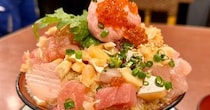 【埼玉漁港】海鮮食堂そうま水産の「悪魔の漁師丼 最凶盛」が大満足の鮮度とボリューム / 埼玉でコスパの高い海鮮丼が食べられるぞー！