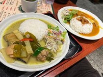 静まり返る「ビルの孤島」奥地に高コスパ食べ放題が！ 看板に詳細な情報がない大手町『チャンロイ』で1500円タイカレー食べ放題