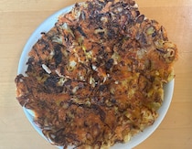 【「ハッシュド○○」の限界を探れ】どんな野菜も千切りにしてチーズで焼いたら大体美味しくなるんじゃないスか → 圧倒的な優勝者がいた
