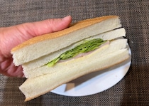 ベローチェの「切り落としパン（30円）」でサンドウィッチをサンドすると格安で満足感が倍増する / 独自の物価高対策