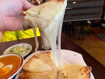 ナイアガラのチーズ！ 新宿「まさらダイニング」のチーズナンを食べたらチーズに溺れそうになった