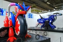 ジャパンモビリティショーで実物大の『ミライドン』『コライドン』に遭遇！ ポケモン×最新モビリティにワクワクが止まらない!!