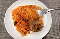 【カプリチョーザ】看板商品『トマトとニンニクのスパゲティ』の再現に挑戦するも、どこか違う！ やはり店に食べに行くしかない…ってなった話