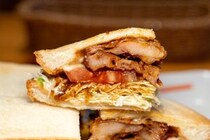 コメダにチーズカリーとナンのセットが登場！ タンドリーチキンのサンドもウマいぞ!!