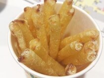 揚げたての「じゃがりこ」が食べられるって知ってる？ インスタ映え確実な「ポテりこ」を食べてみた感想