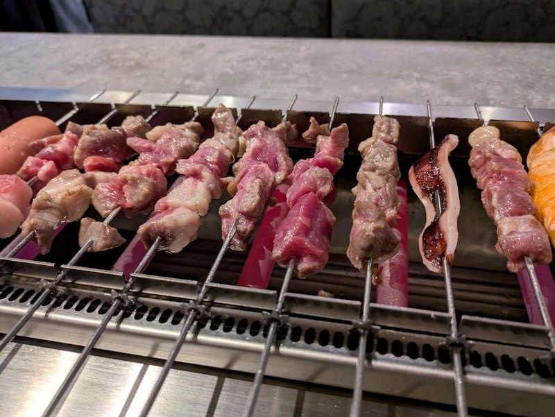 ガチ中華の「回転串焼き食べ放題」に大満足！ ……だが、新大久保『盛興順鉄鍋炖』はスイーツ好きこそ行くべき店だった!!