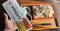 初めて行くスーパーに置いてあった新商品【家そば放浪記】第80束：ヨークフーズで買った、島田製粉『高尾山薬王院 東京多摩 高尾そば』税込483円（1人前242円）