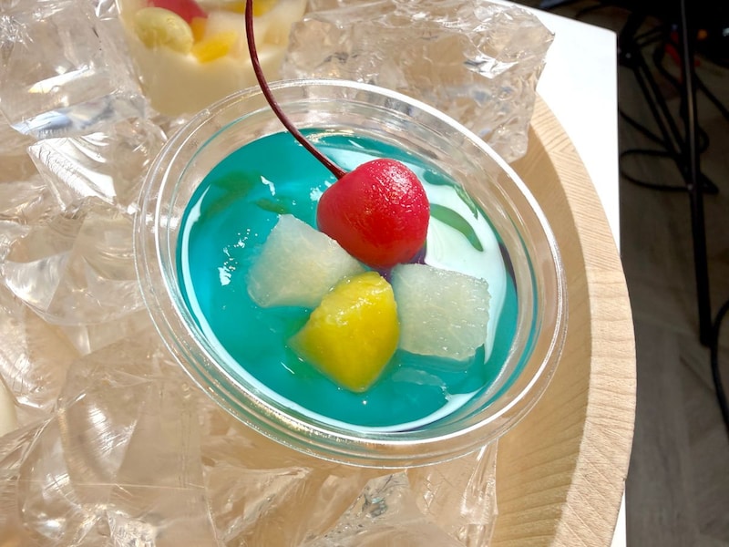 丸亀製麺初の冷やしスイーツ『丸亀うどんプリン』が衝撃デビューへ！ 一足先に食べてみたら「プリンじゃない何か」だった
