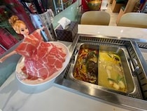 【ここまでやるか】シンガポールで見つけた中国火鍋が “たぶん世界で最も狂った火鍋” だった