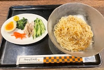 らあめん花月嵐の「冷し中華そば嵐」を食べてみた！ 具材と麺が別皿で出てくる一杯は最後に後悔した