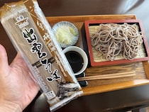 これが “家そばの最高峰” な気がした【家そば放浪記】第304束：島根「みしまや」で買った、児玉製麺『白梅特撰出雲そば』323円（1人前107円）