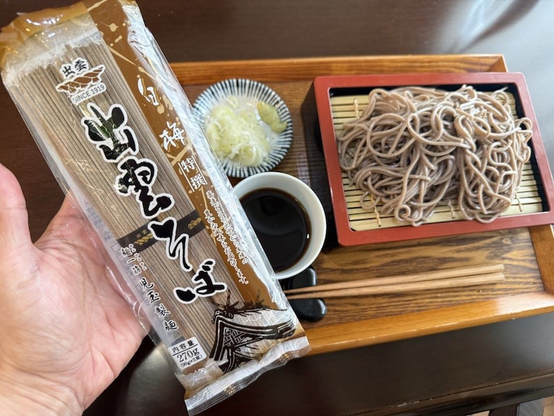 これが “家そばの最高峰” な気がした【家そば放浪記】第304束:島根「みしまや」で買った、児玉製麺『白梅特撰出雲そば』323円(1人前107円)