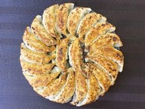 【通販あり】餃子のプロがオススメする群馬の餃子「金星」は安定の失敗なしタイプ / 何もつけずに食べると美味